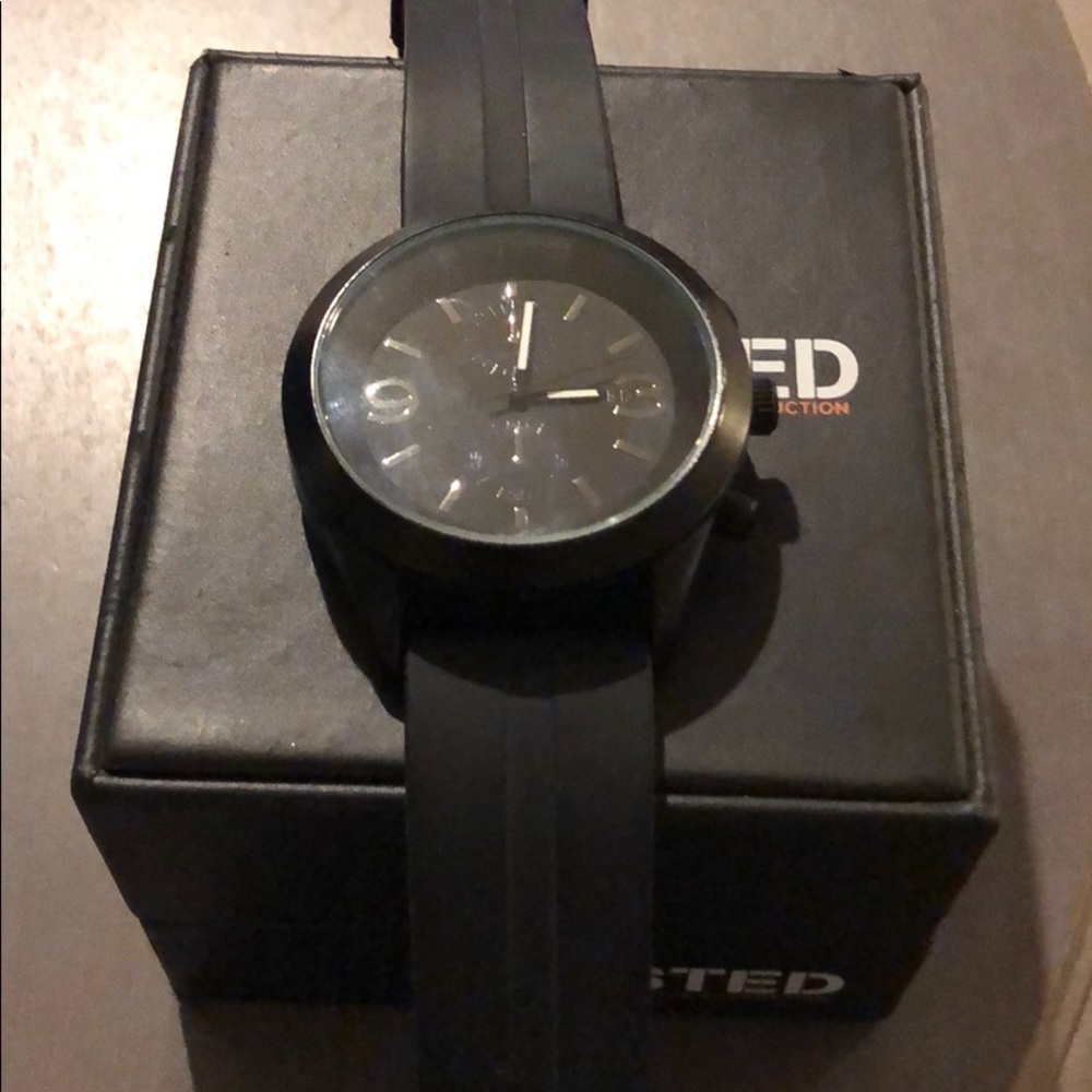 Kenneth Cole Unlisted men’s watch